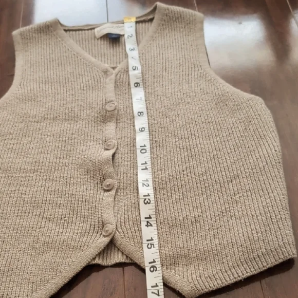 Universal Thread Women's Button-Front Sweater Vest - Picture 7 of 9